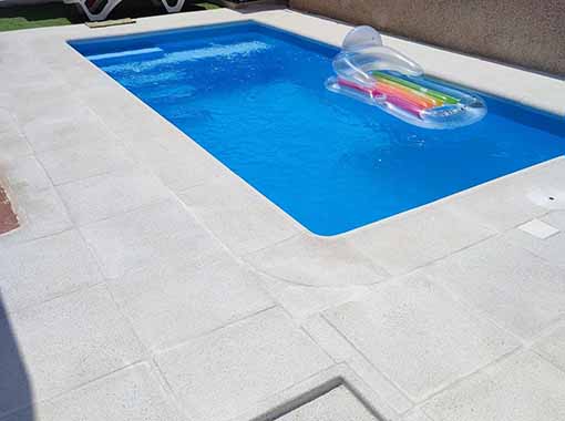 Piscina de poliéster y fibra 5.00 x 2.50 metros